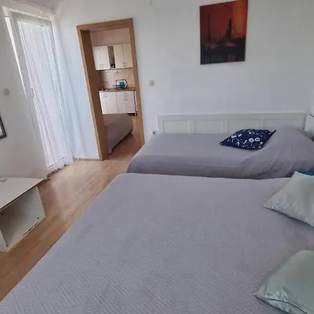 Mlad - With Pool Apartman