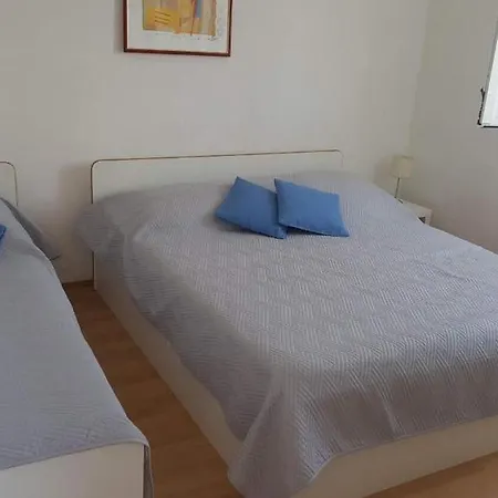 Mlad - With Pool Apartman Rogac