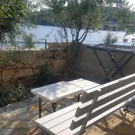Mlad - With Pool Apartman Rogac