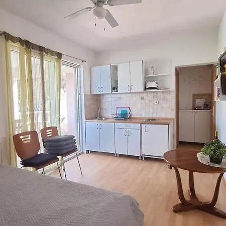 Mlad - With Pool Apartman