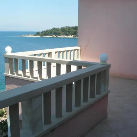 Mlad - With Pool Apartman Rogac